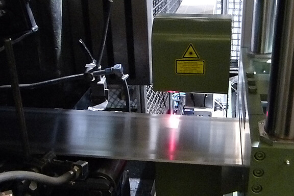 Thickness measurement of metal strips