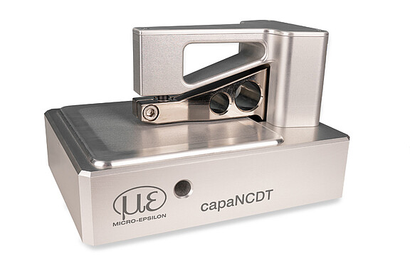 Erittäin tarkkaa ohuiden sähköä johtavien kalvojen paksuusmittausta