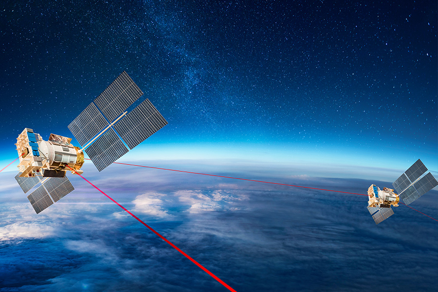 Peilien kallistusjärjestelmä satelliitteihin