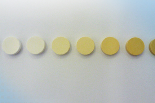 Color monitoring of ingredients in tablets 