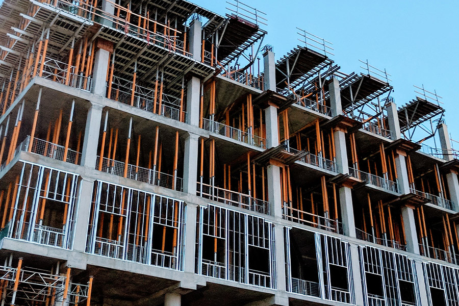 Betonikattojen muodonmuutosten valvonta